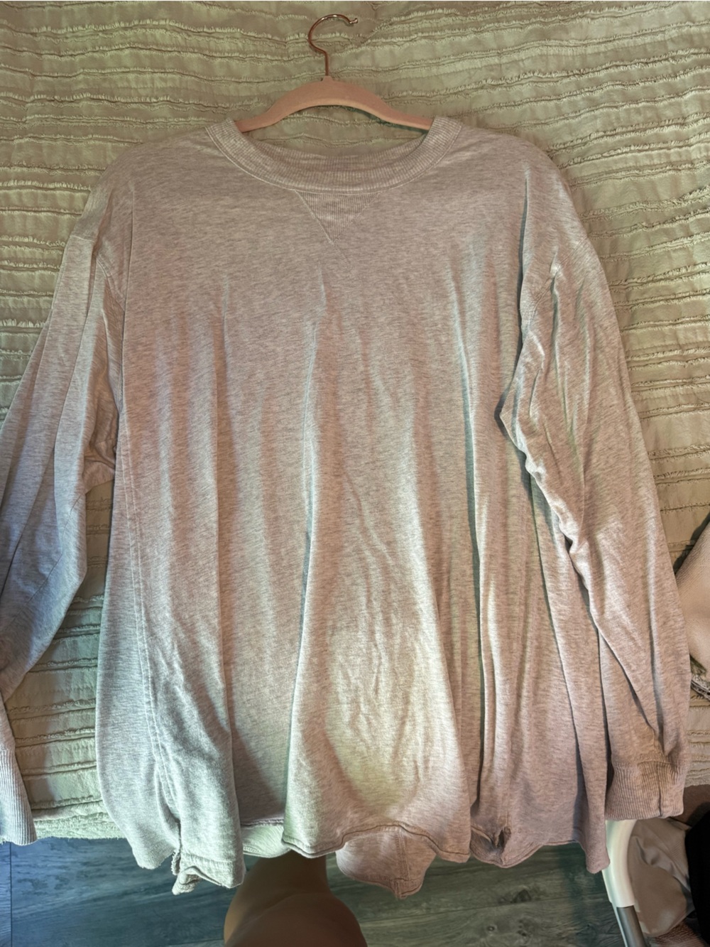 aerie light gray long sleeve crewneck top